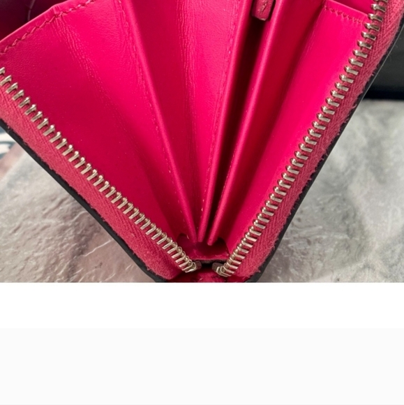 GUCCI- Guccy + Sega collab continental zip around beautiful bright pink wallet. - Picture 5 of 16